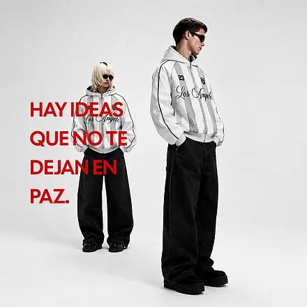 Dos modelos con chaquetas a rayas: «Hay ideas que no te dejan en paz.»